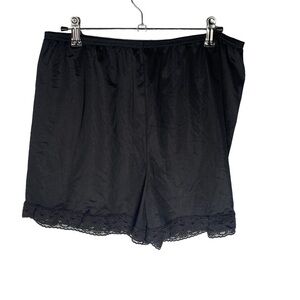 Vintage Vanity Fair Women’s Lace Hem Shorts Size Medium